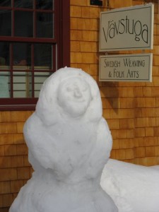 Snow angel gracing Vävstuga's entrance, made by Ruth and Yohannah from our February Basics class